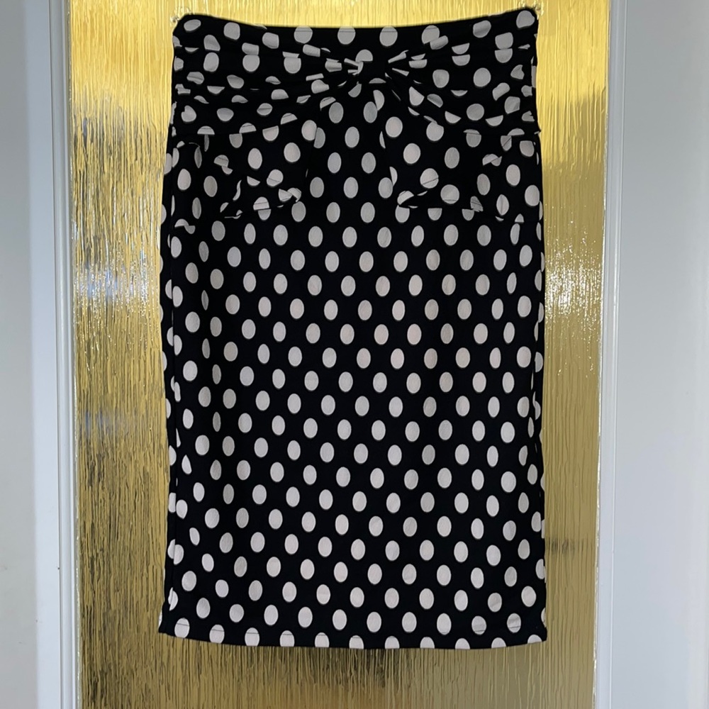 Polka dot skirt with bow